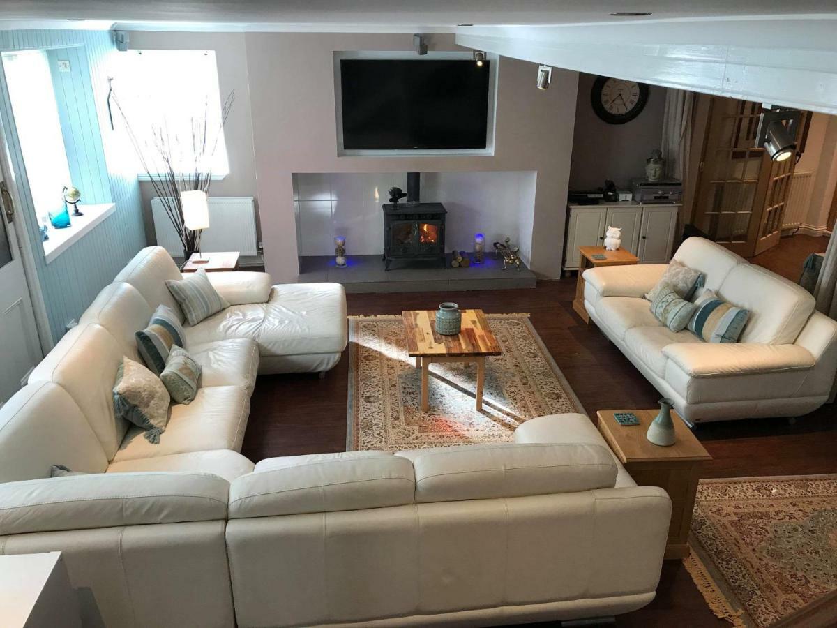 Vollie House With Hot Tub, Sauna & Log Burner Penpont Bagian luar foto