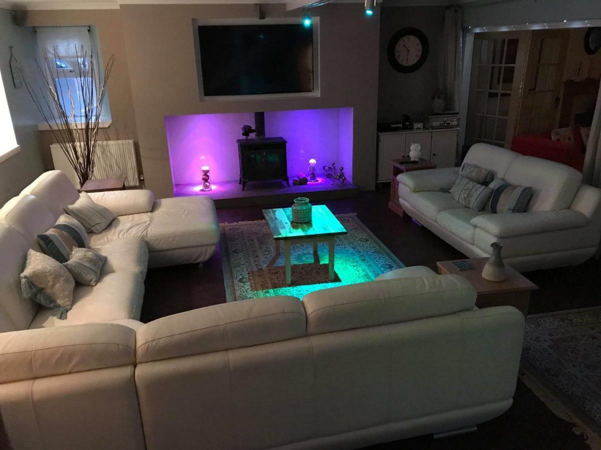 Vollie House With Hot Tub, Sauna & Log Burner Penpont Bagian luar foto