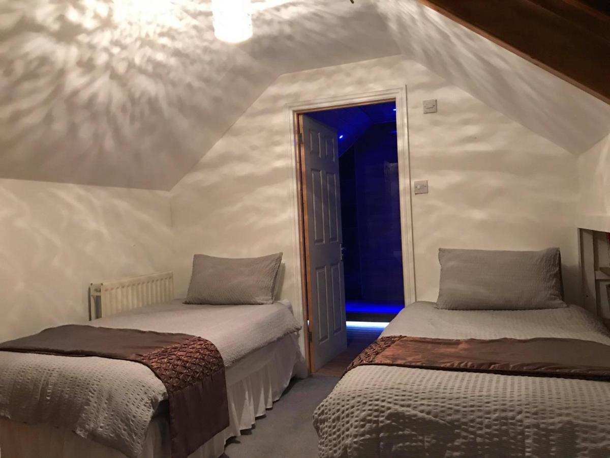 Vollie House With Hot Tub, Sauna & Log Burner Penpont Bagian luar foto
